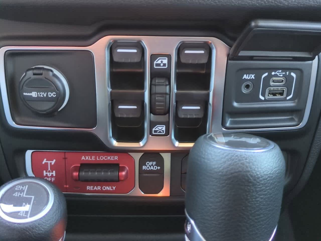 Thumbnail: 2025 Jeep Wrangler - 31