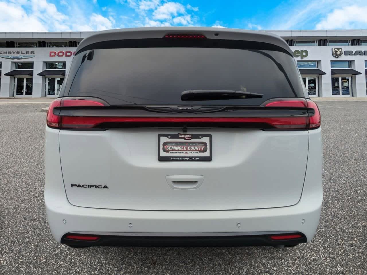 Thumbnail: 2026 Chrysler Pacifica - 7