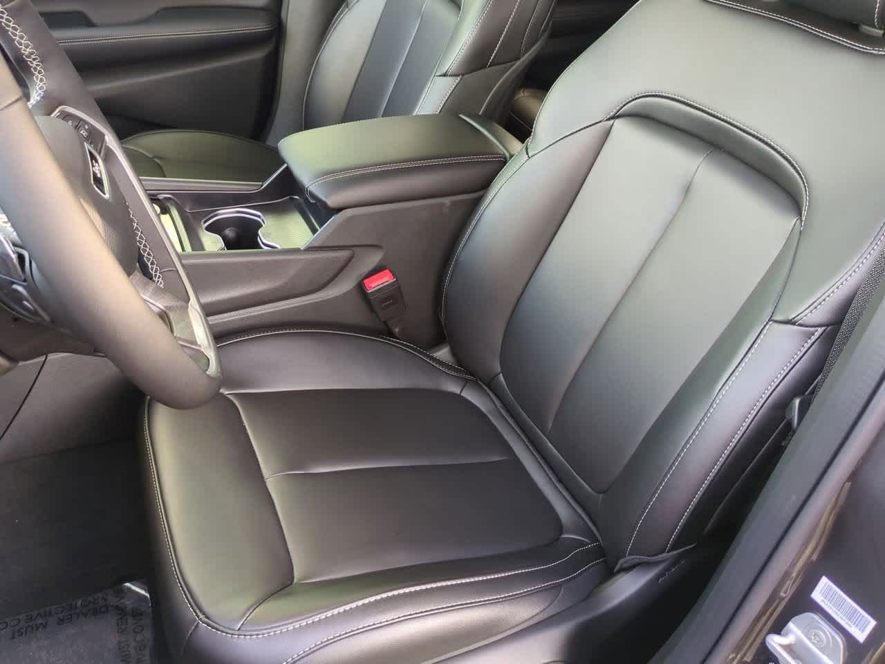 Thumbnail: 2025 Jeep Grand Cherokee L - 17