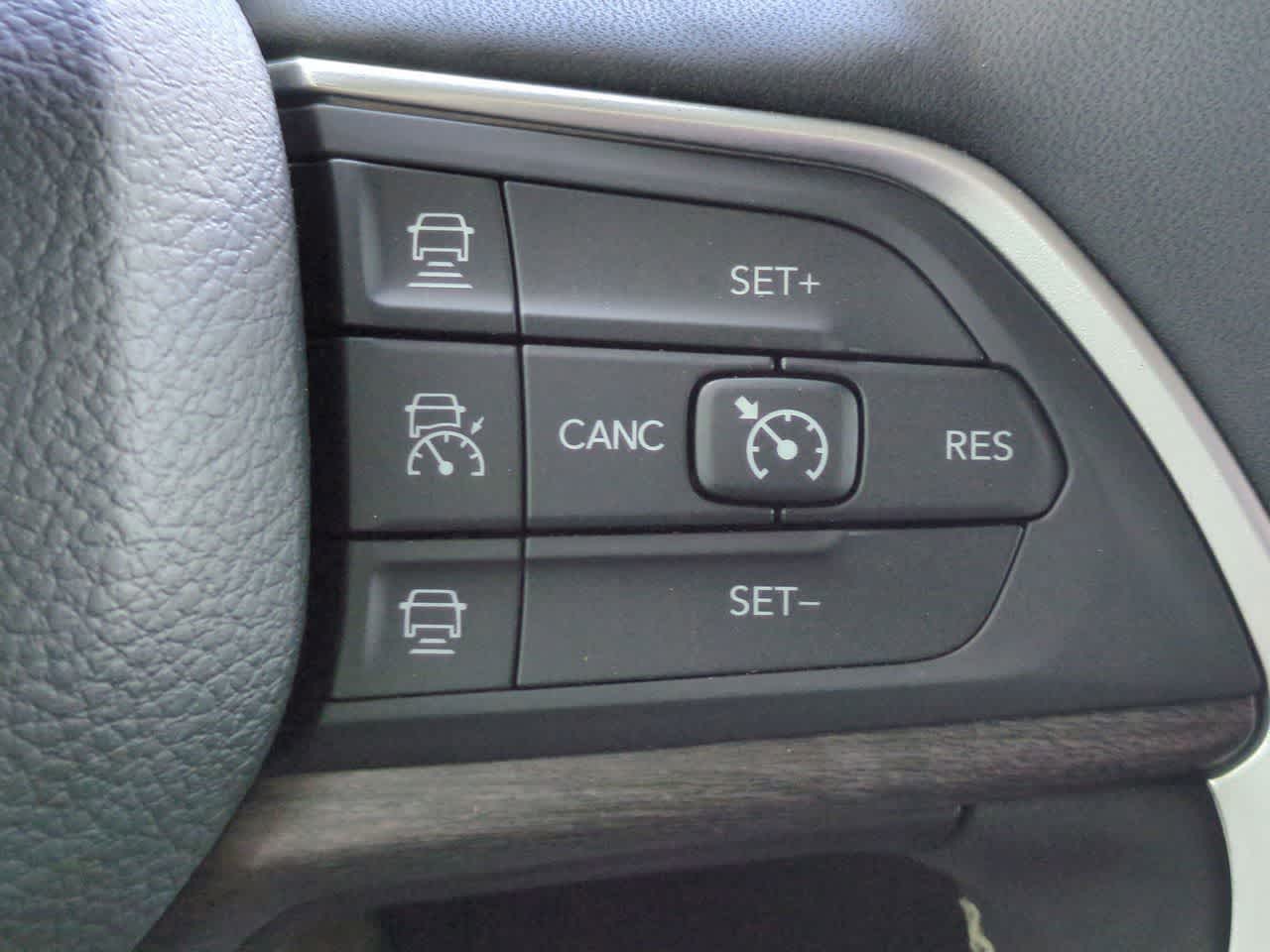 Thumbnail: 2024 Jeep Grand Cherokee - 25