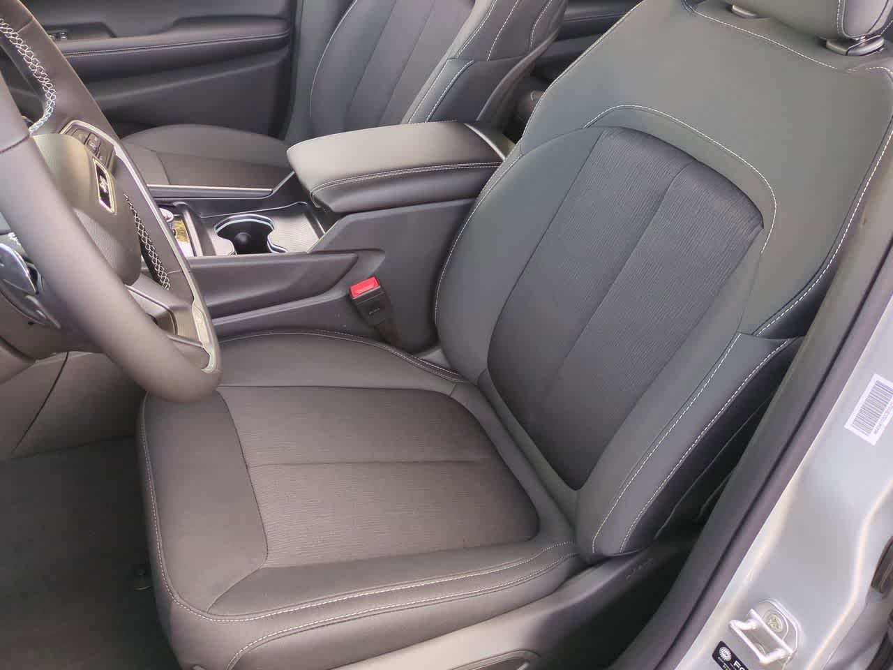 Thumbnail: 2025 Jeep Grand Cherokee L - 17