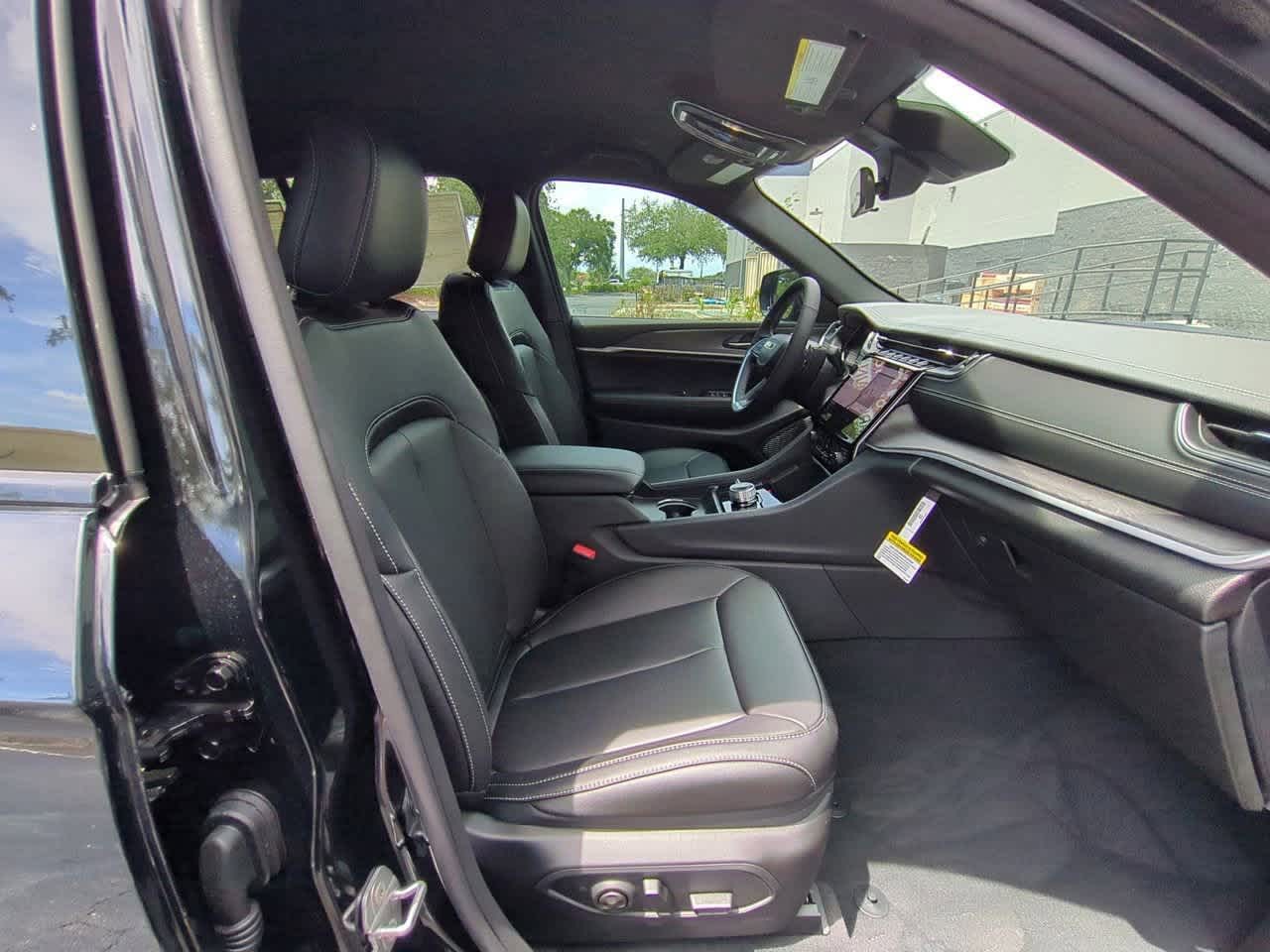 Thumbnail: 2025 Jeep Grand Cherokee - 22