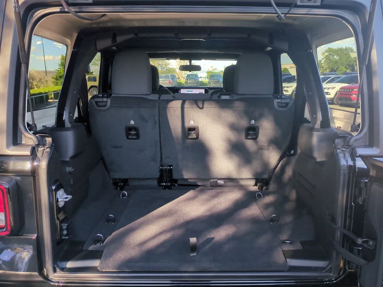 Thumbnail: 2025 Jeep Wrangler - 34