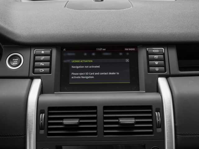 Thumbnail: 2017 Land Rover Discovery Sport - 16