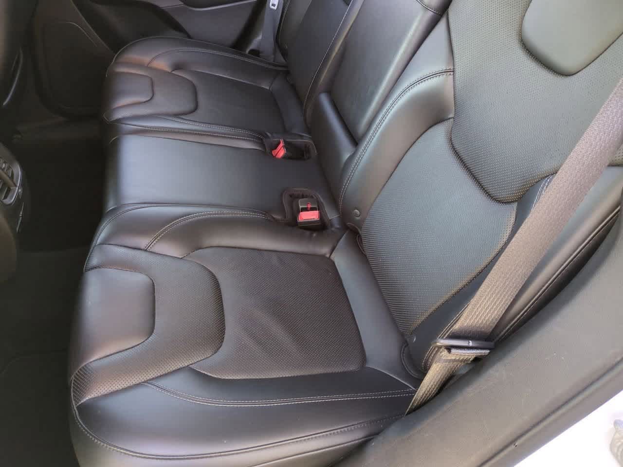 Thumbnail: 2019 Jeep Cherokee - 21