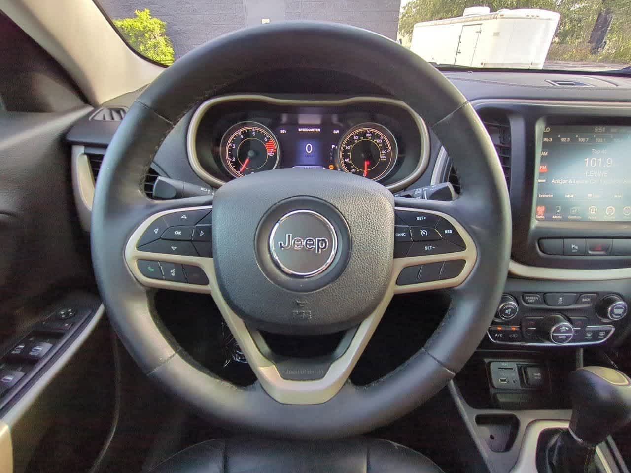 Thumbnail: 2018 Jeep Cherokee - 23