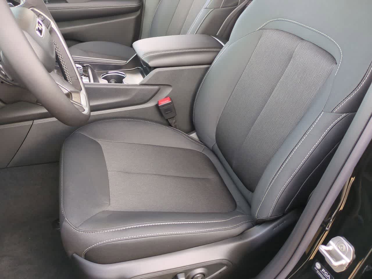 Thumbnail: 2025 Jeep Grand Cherokee - 17