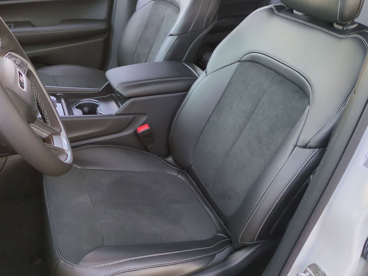 Thumbnail: 2025 Jeep Grand Cherokee - 16