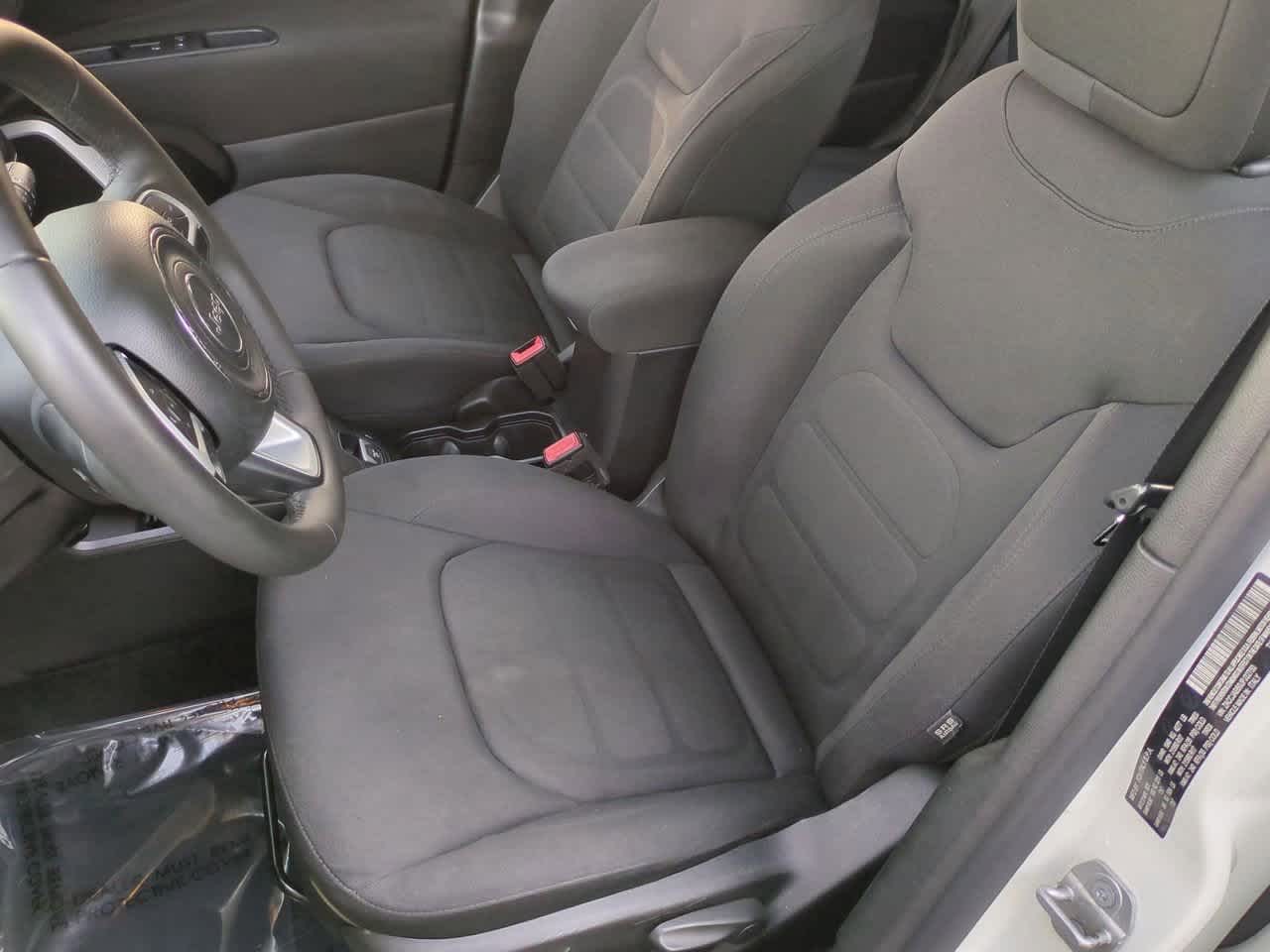 Thumbnail: 2018 Jeep Renegade - 17