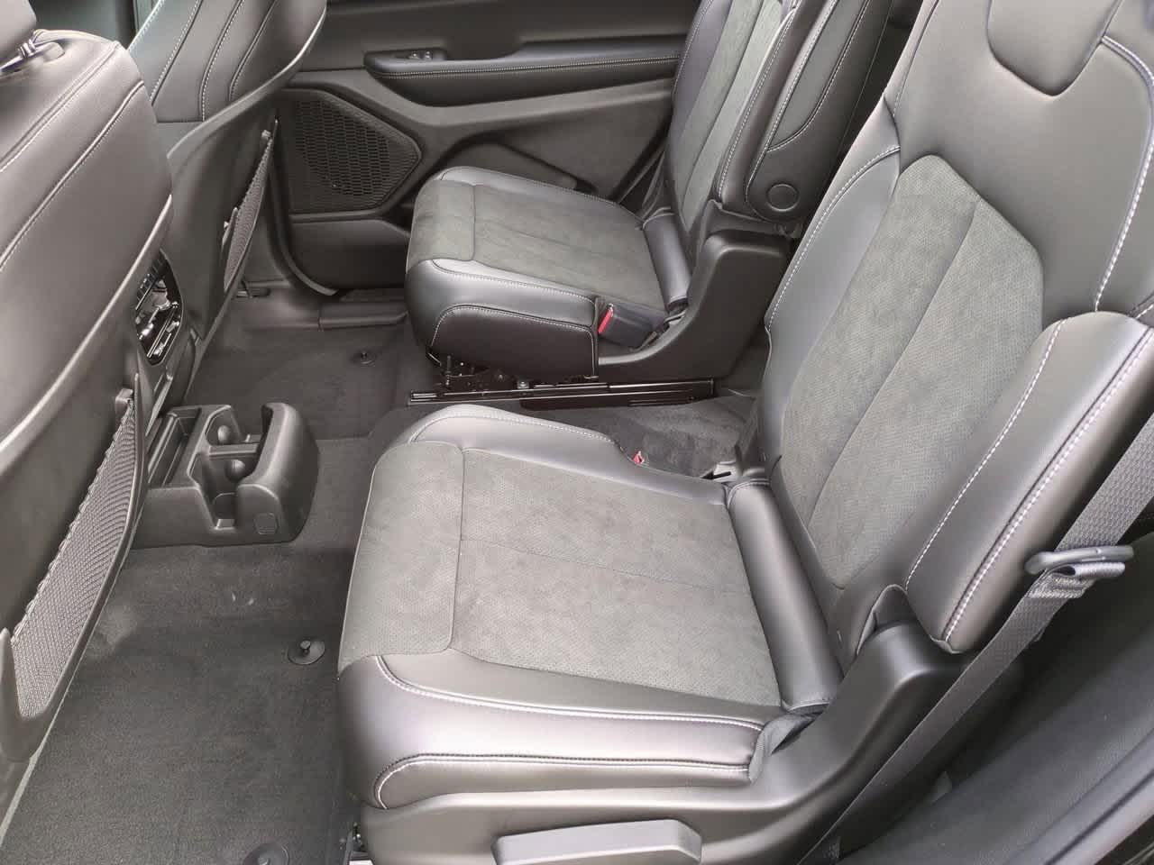 Thumbnail: 2025 Jeep Grand Cherokee L - 21