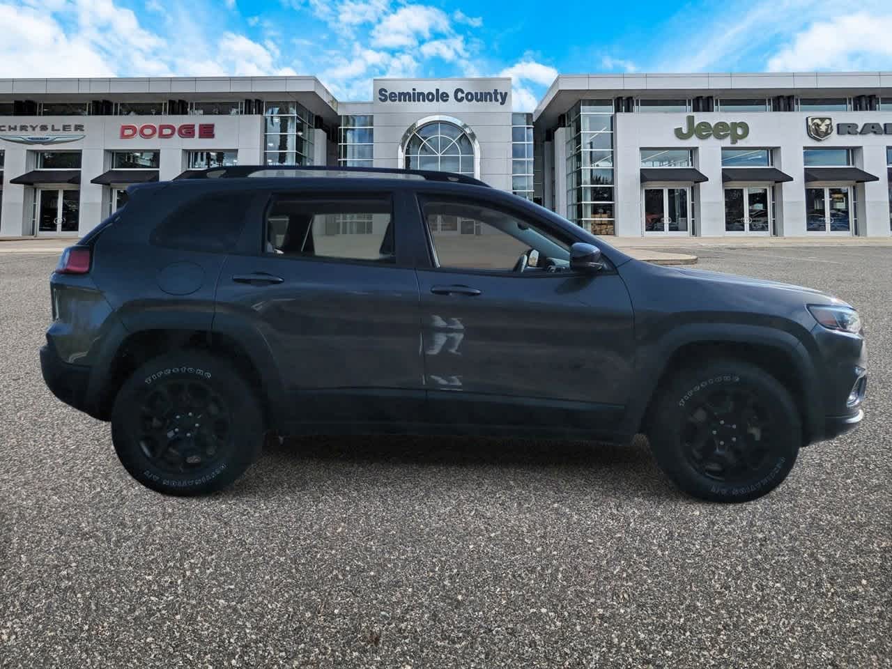 Thumbnail: 2022 Jeep Cherokee - 9