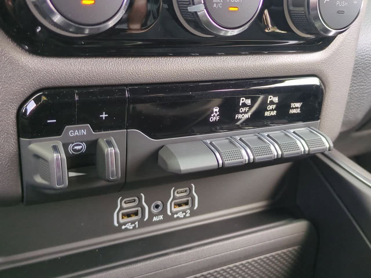 Thumbnail: 2026 RAM 1500 - 17