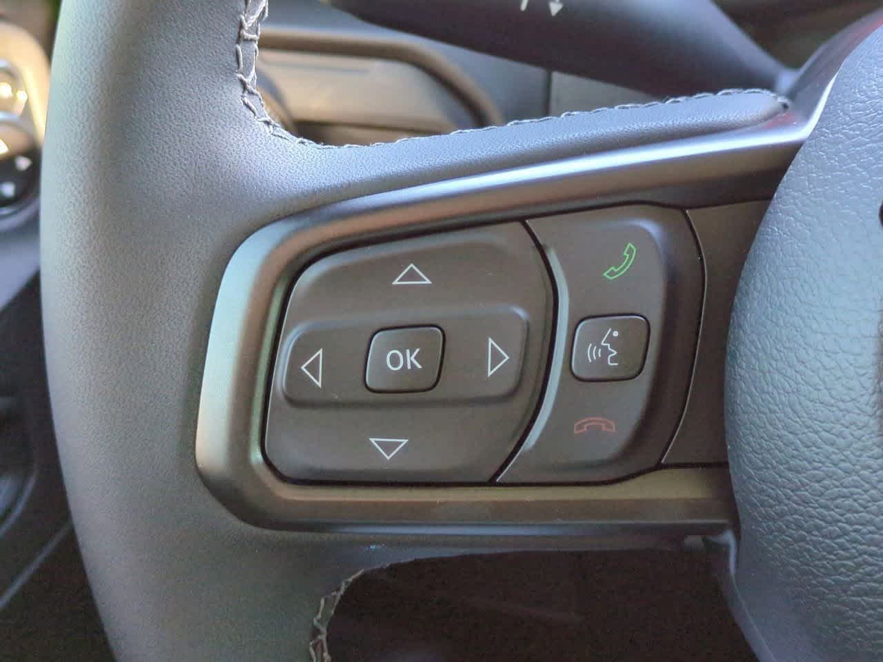 Thumbnail: 2025 Jeep Gladiator - 24