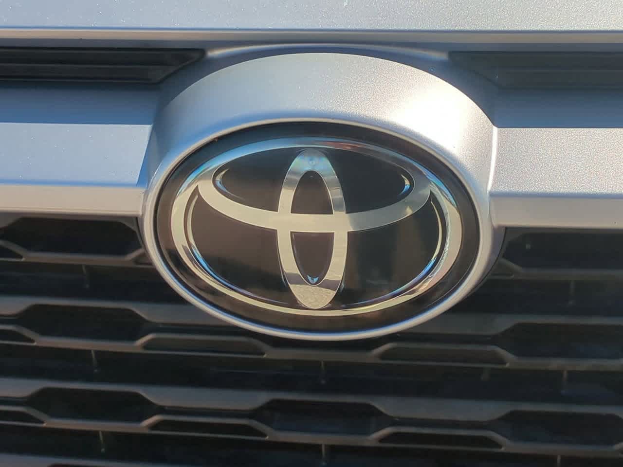 Thumbnail: 2019 Toyota RAV4 - 12