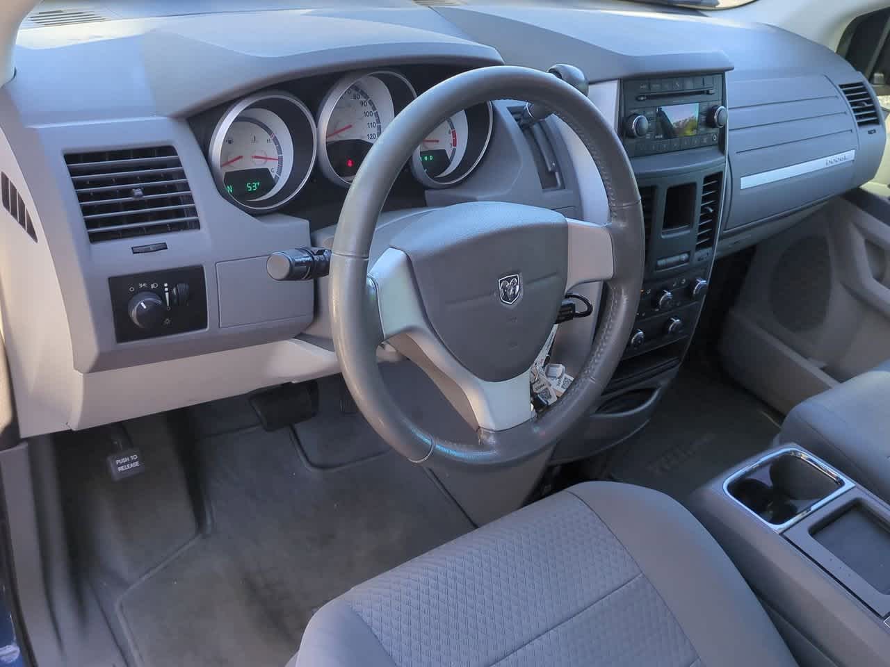 Thumbnail: 2010 Dodge Grand Caravan - 10