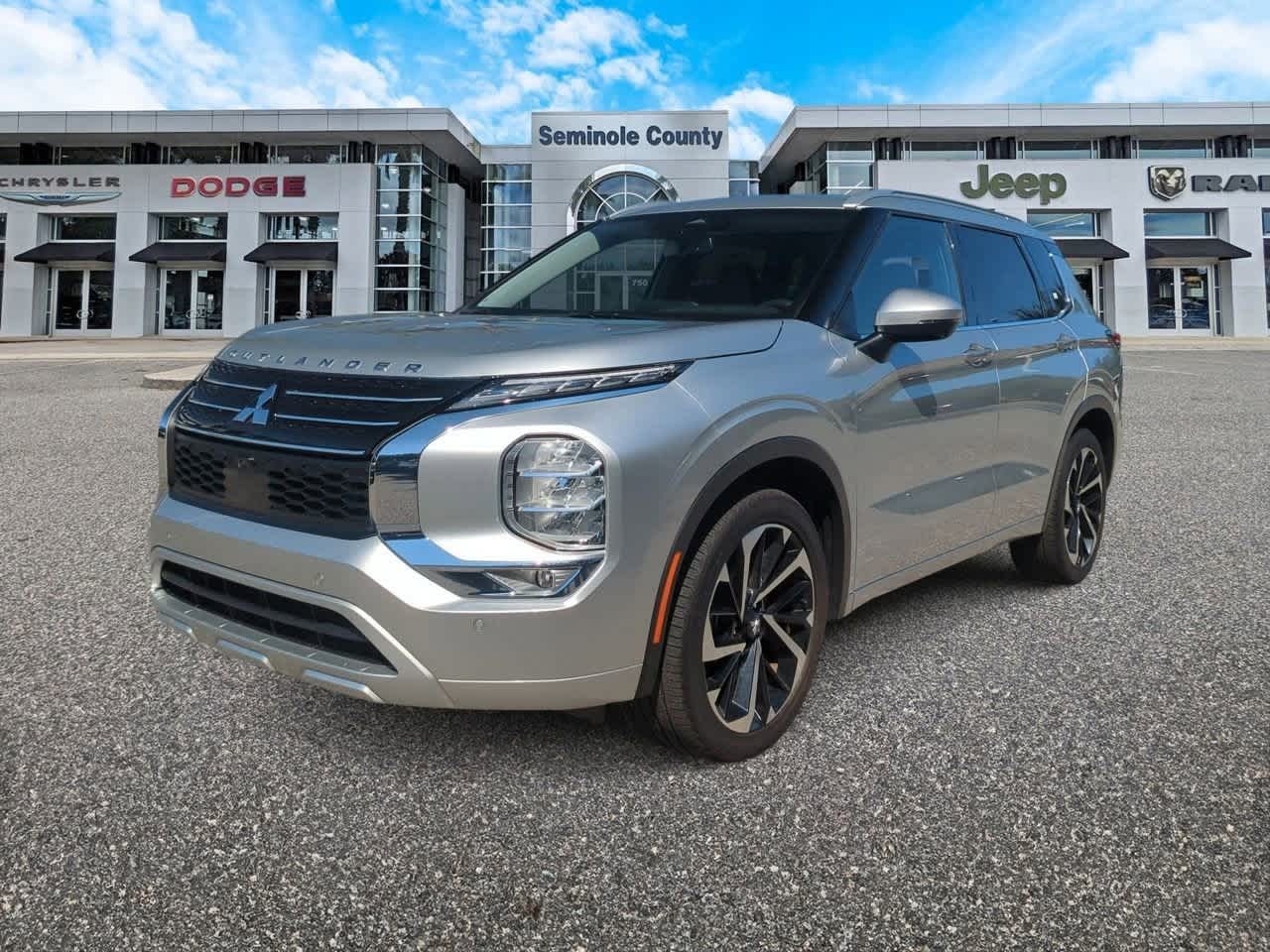 Thumbnail: 2024 Mitsubishi Outlander - 4