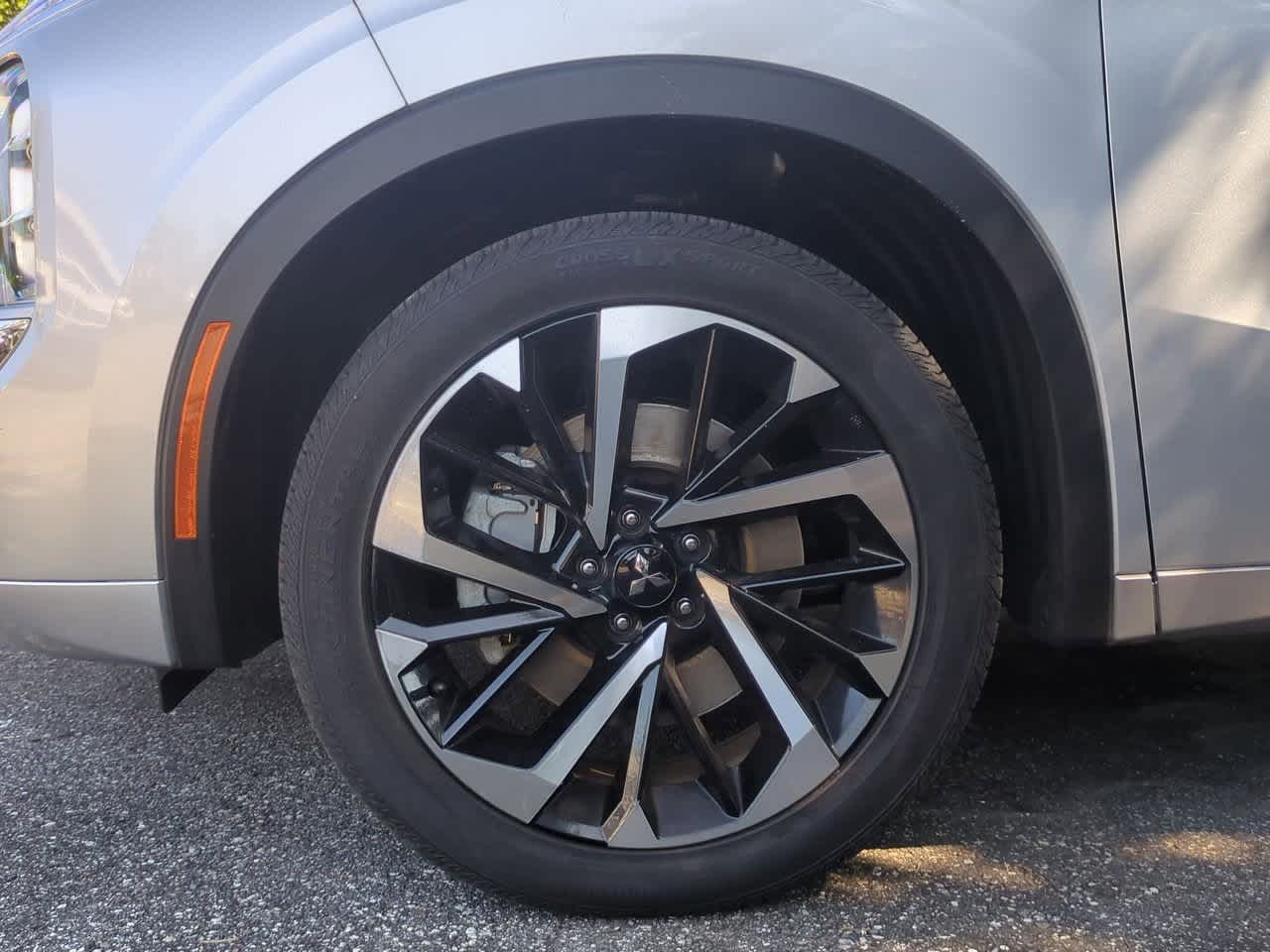 Thumbnail: 2024 Mitsubishi Outlander - 14