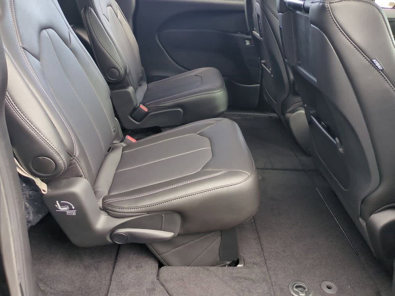 Thumbnail: 2026 Chrysler Pacifica - 19