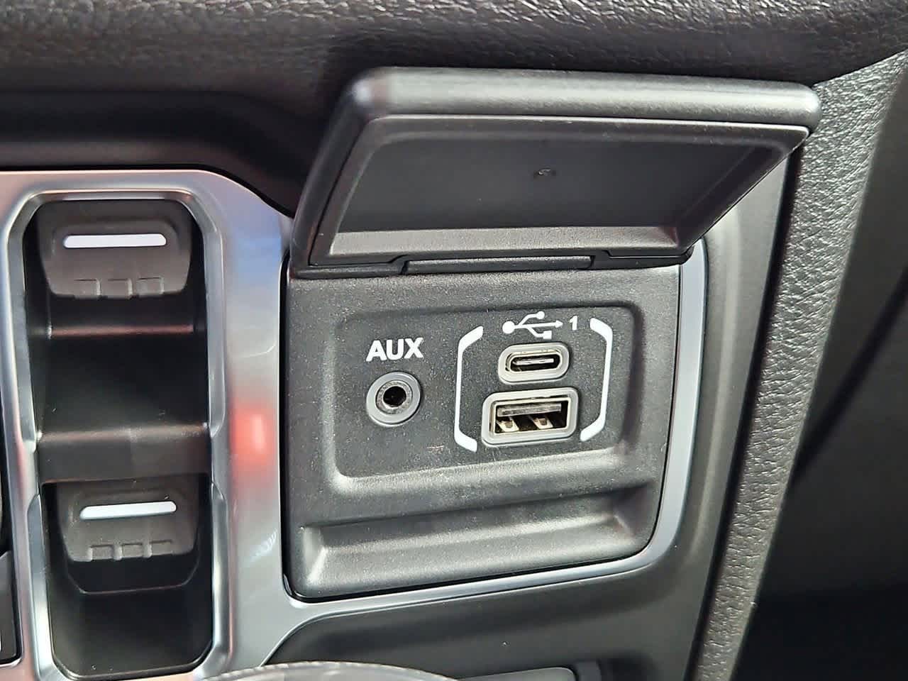 Thumbnail: 2025 Jeep Gladiator - 31