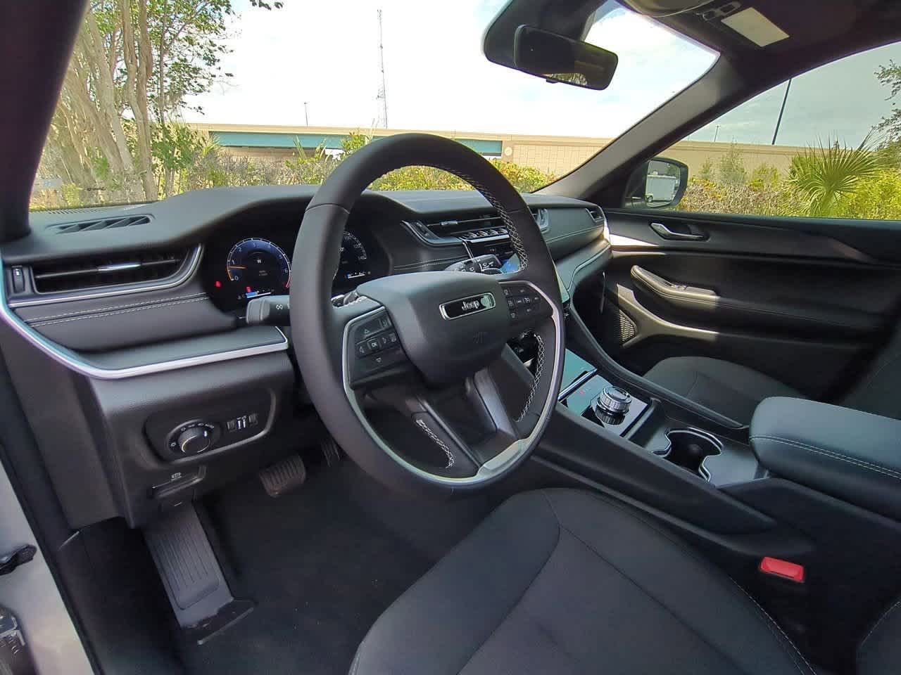 2025 Jeep Grand Cherokee L Laredo 10