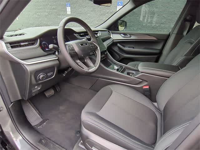 2025 Jeep Grand Cherokee Laredo 10
