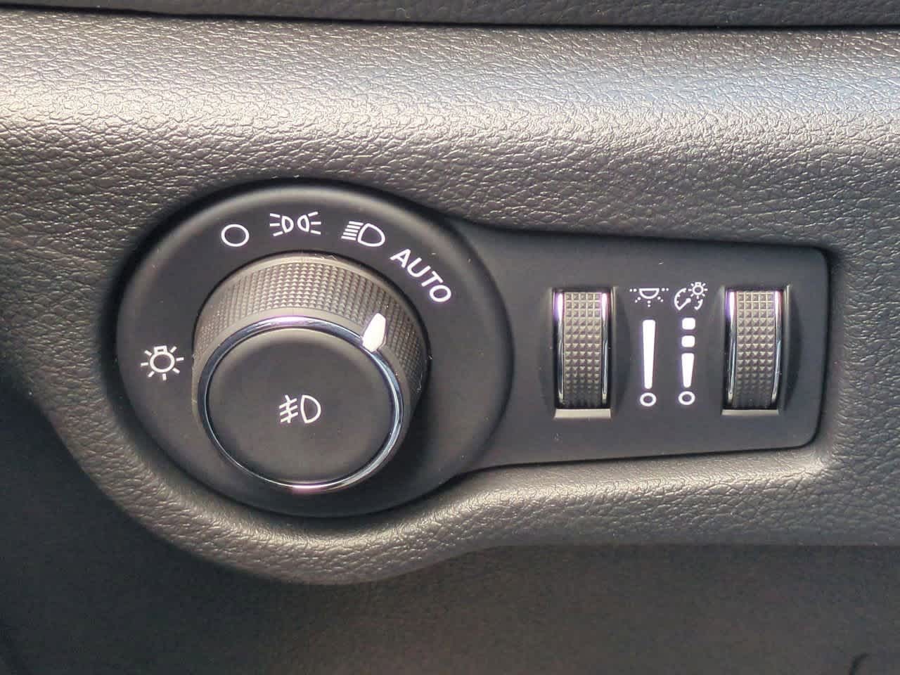 Thumbnail: 2026 Chrysler Pacifica - 18