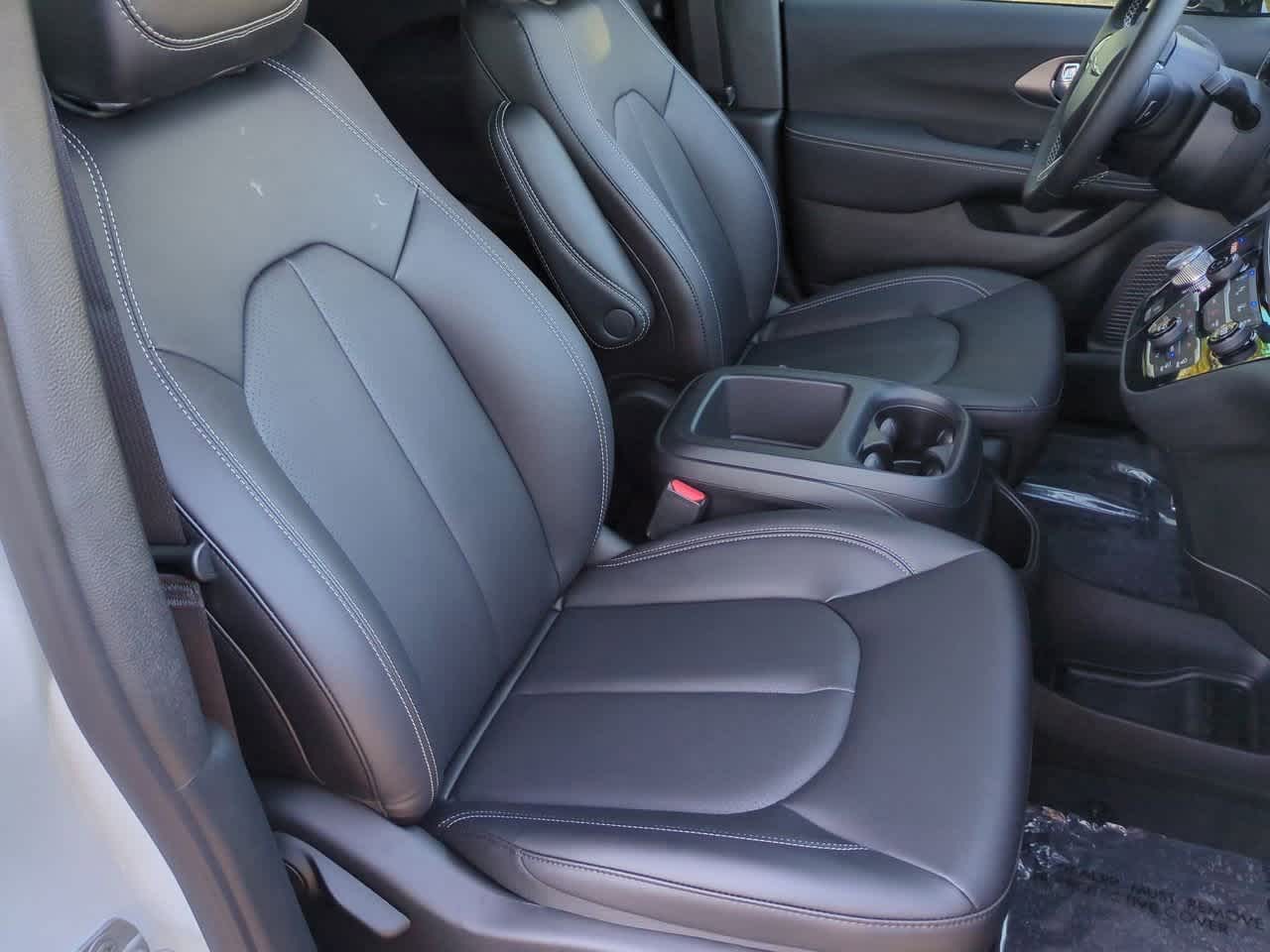 Thumbnail: 2026 Chrysler Pacifica - 22