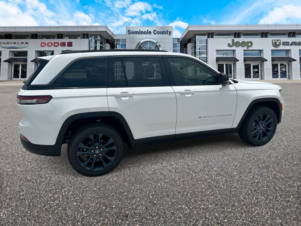 Thumbnail: 2026 Jeep Grand Cherokee - 9