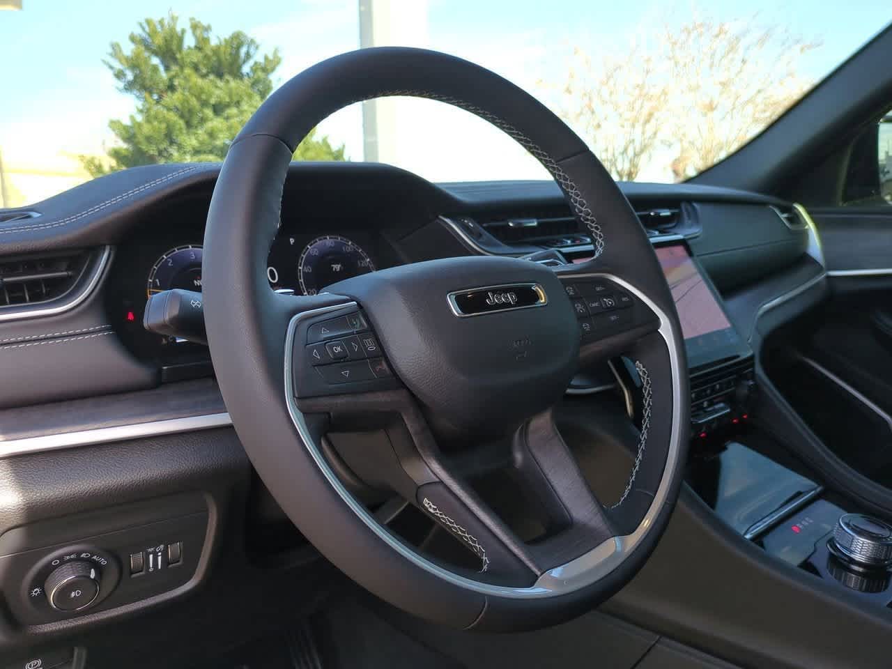 Thumbnail: 2025 Jeep Grand Cherokee - 10
