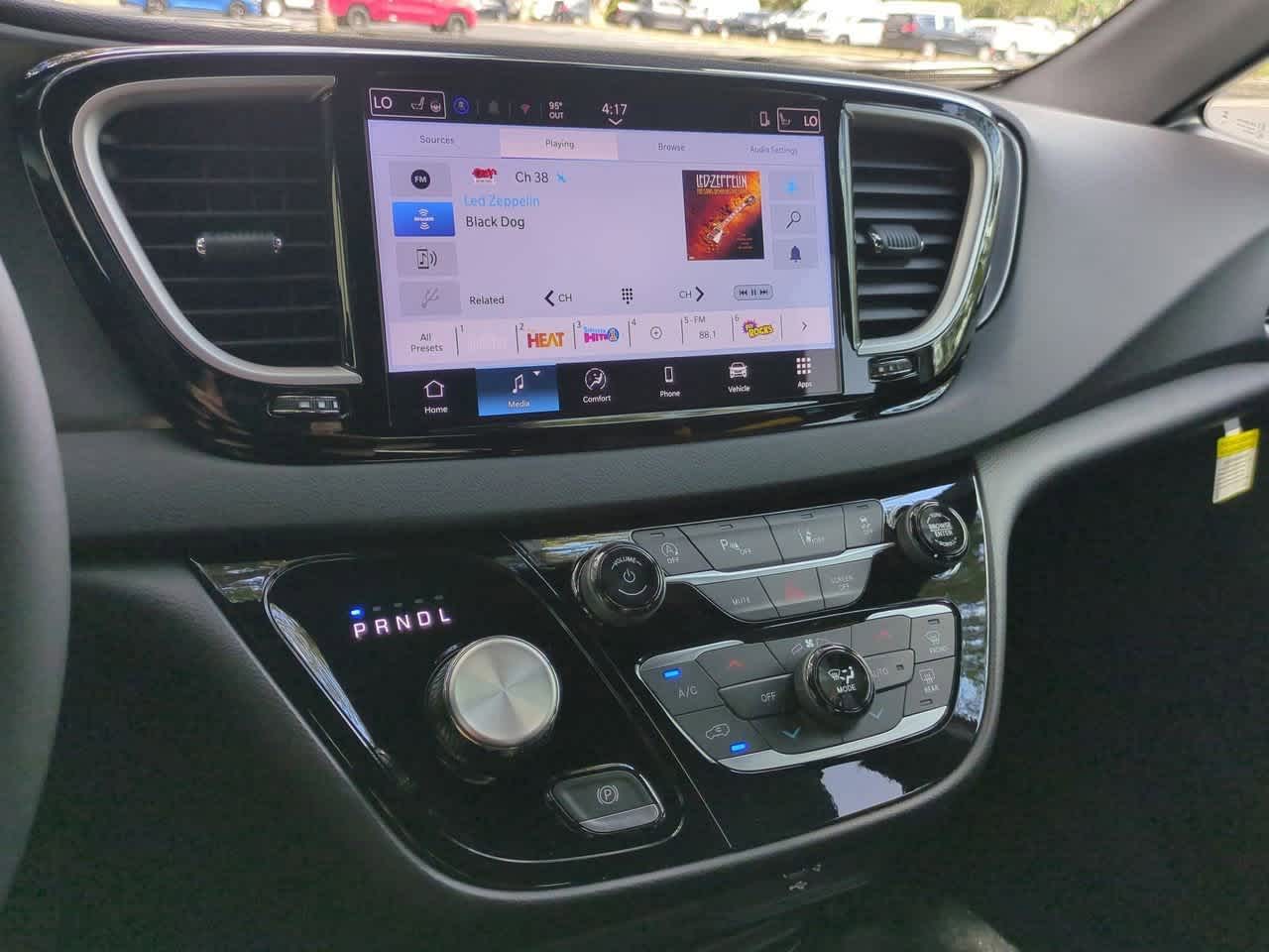 Thumbnail: 2026 Chrysler Voyager - 28