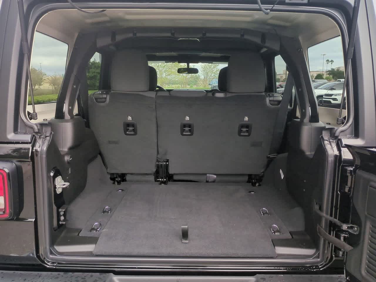 Thumbnail: 2025 Jeep Wrangler - 34