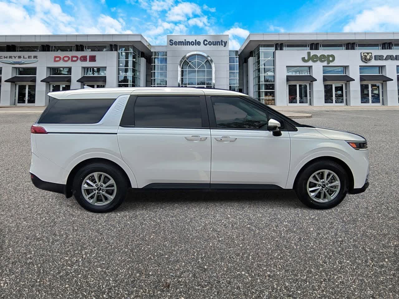 2024 Kia Carnival LX 9
