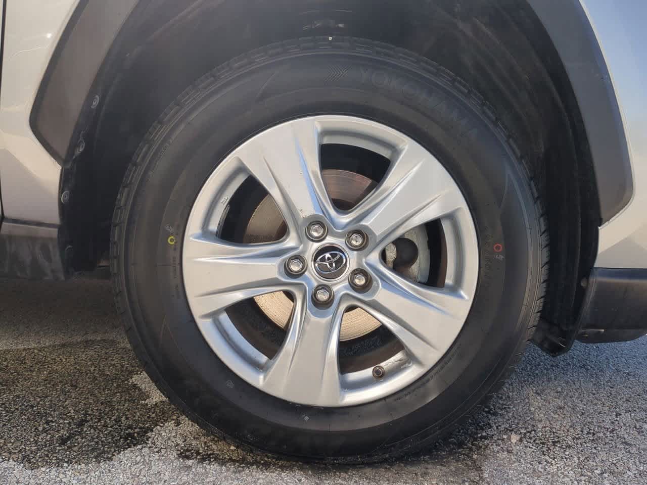 Thumbnail: 2019 Toyota RAV4 - 14