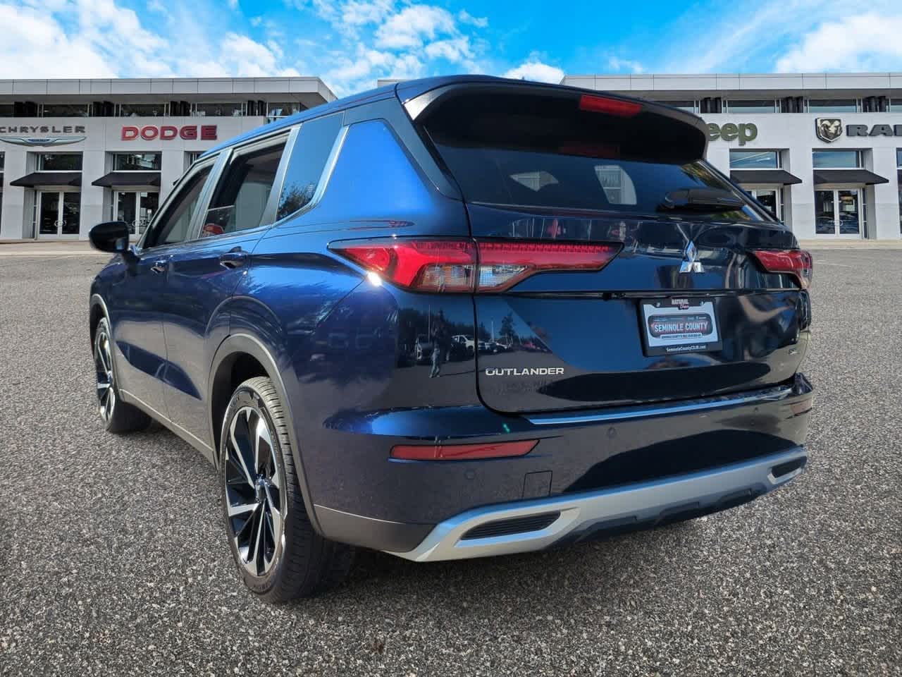 Thumbnail: 2024 Mitsubishi Outlander - 6