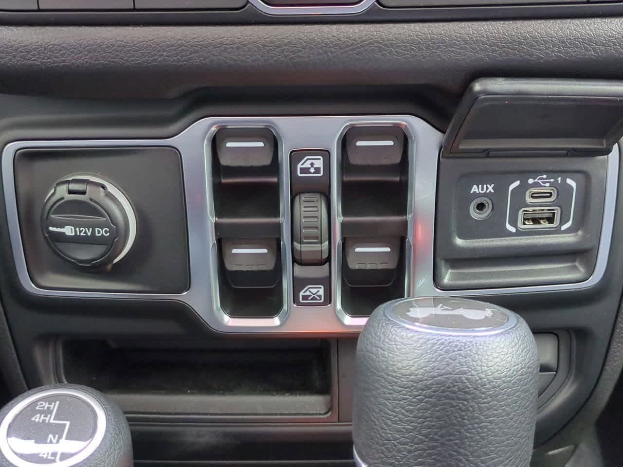 Thumbnail: 2025 Jeep Wrangler - 31