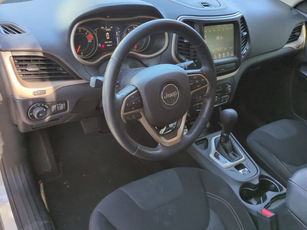 Thumbnail: 2017 Jeep Cherokee - 10