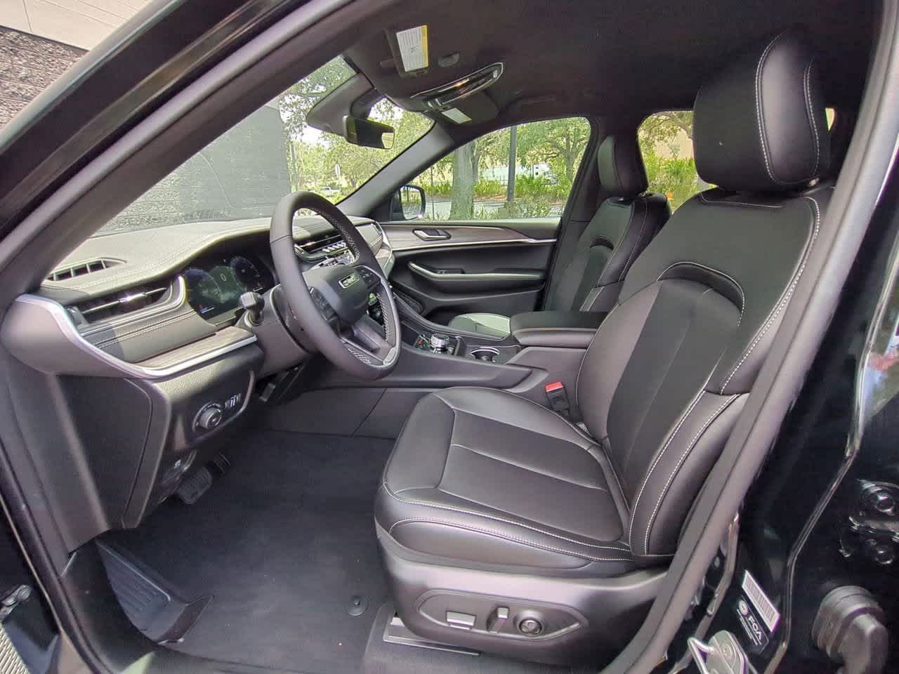 Thumbnail: 2025 Jeep Grand Cherokee - 17