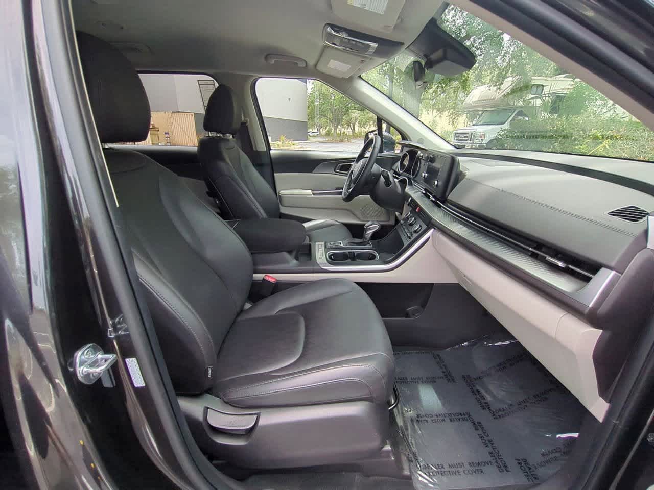 Thumbnail: 2024 Kia Carnival - 21