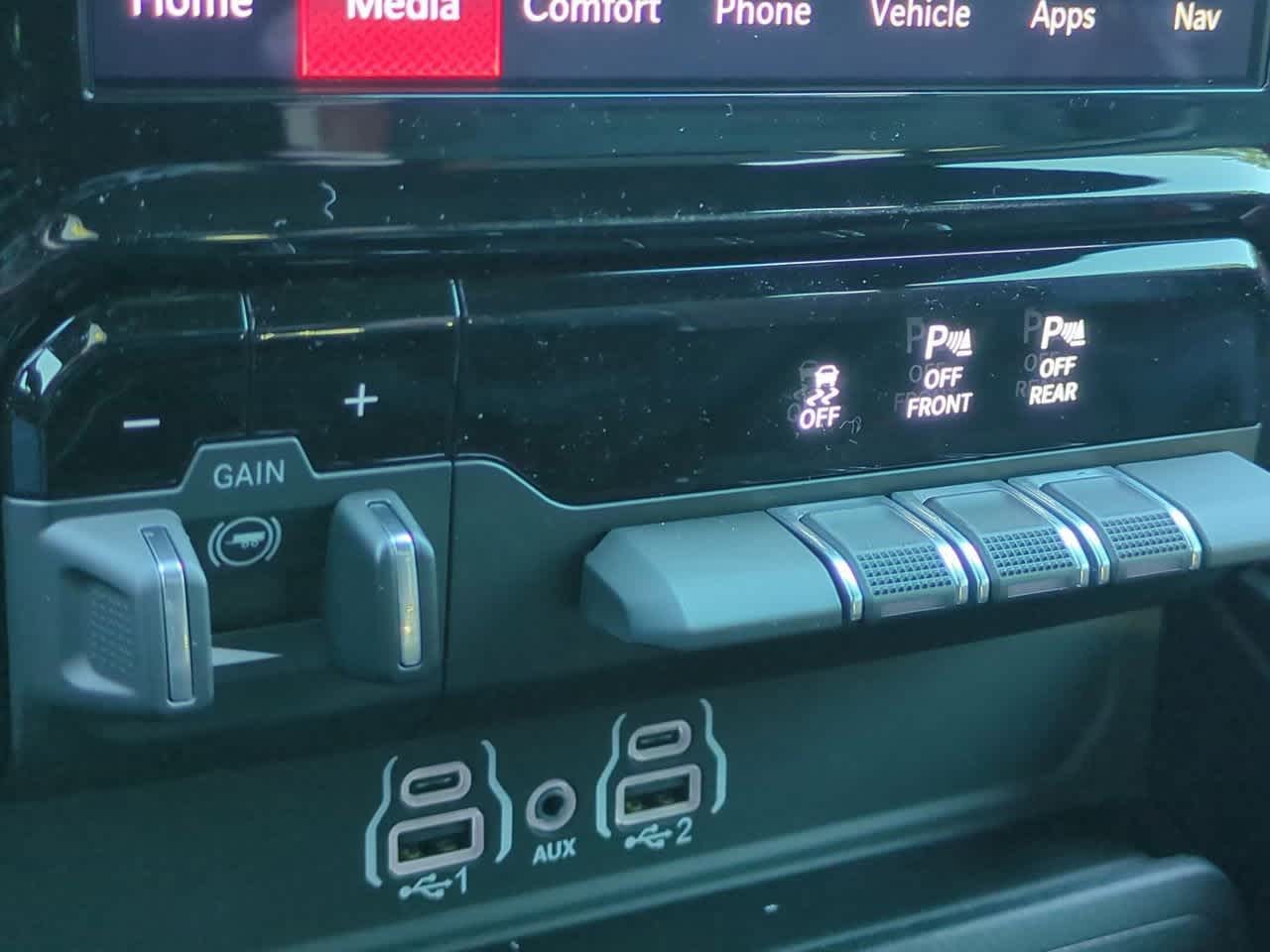 Thumbnail: 2026 RAM 1500 - 18