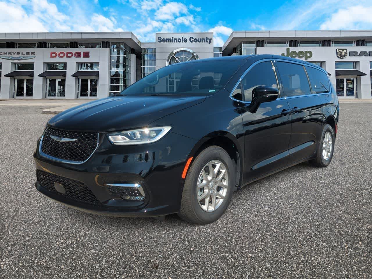 Thumbnail: 2026 Chrysler Pacifica - 4