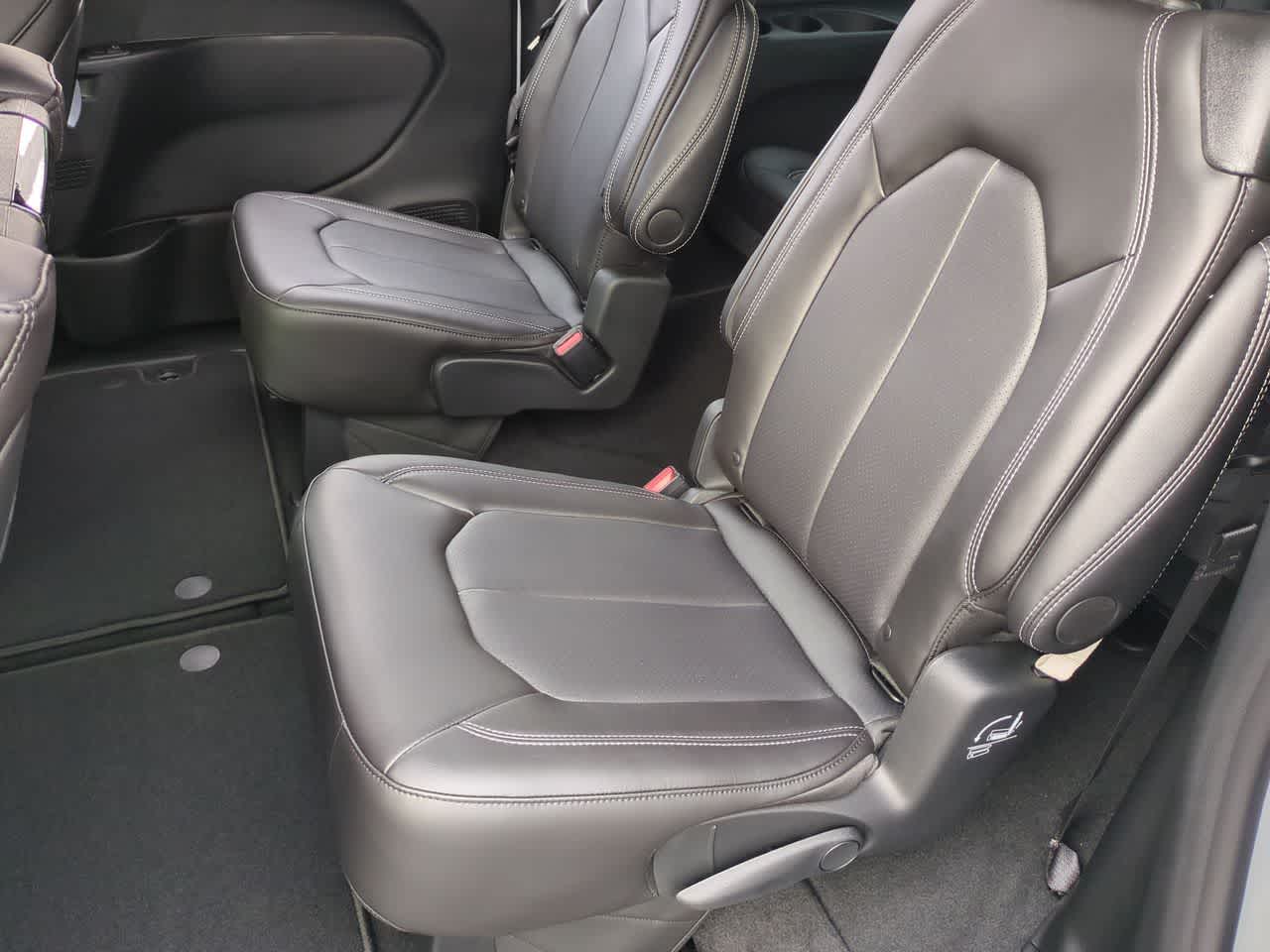 Thumbnail: 2026 Chrysler Pacifica - 21