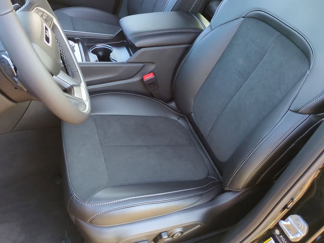 Thumbnail: 2025 Jeep Grand Cherokee - 17