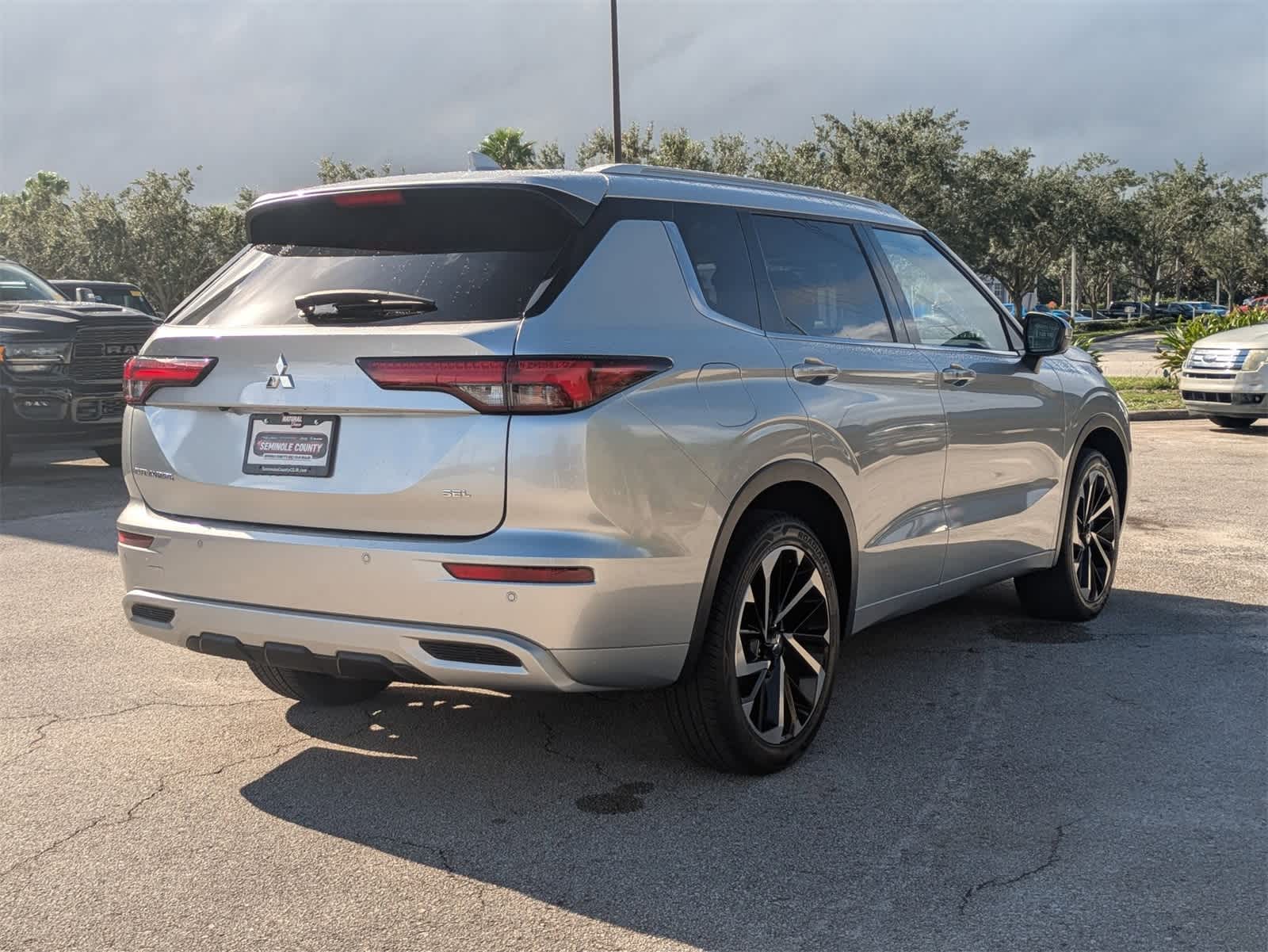 Thumbnail: 2024 Mitsubishi Outlander - 4