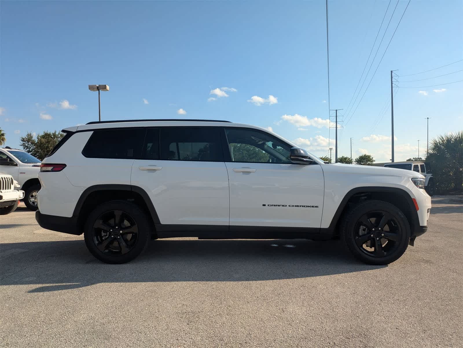 Thumbnail: 2023 Jeep Grand Cherokee L - 4