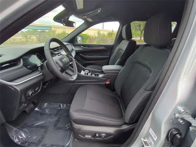Thumbnail: 2025 Jeep Grand Cherokee L - 17