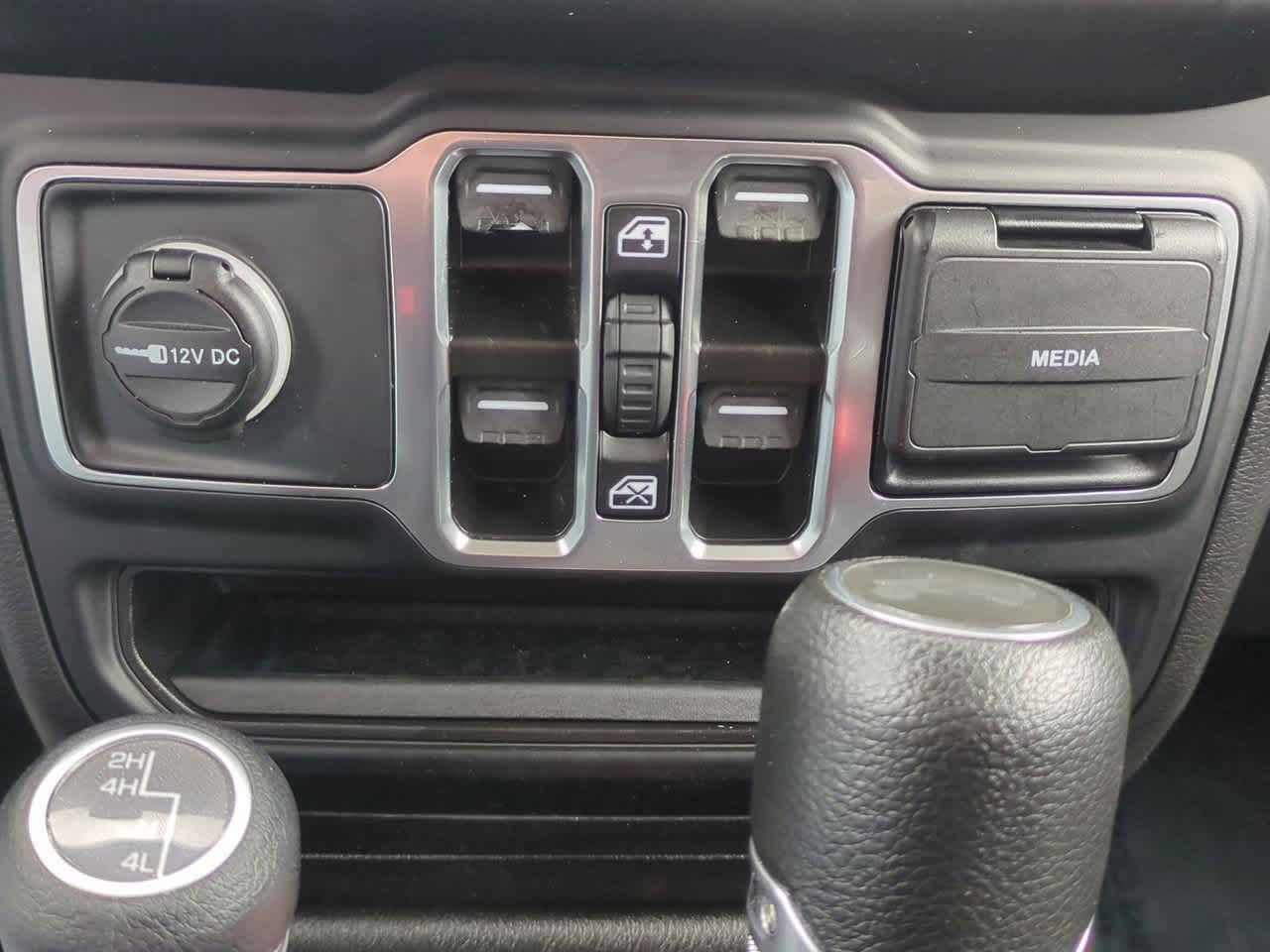 Thumbnail: 2023 Jeep Wrangler - 33