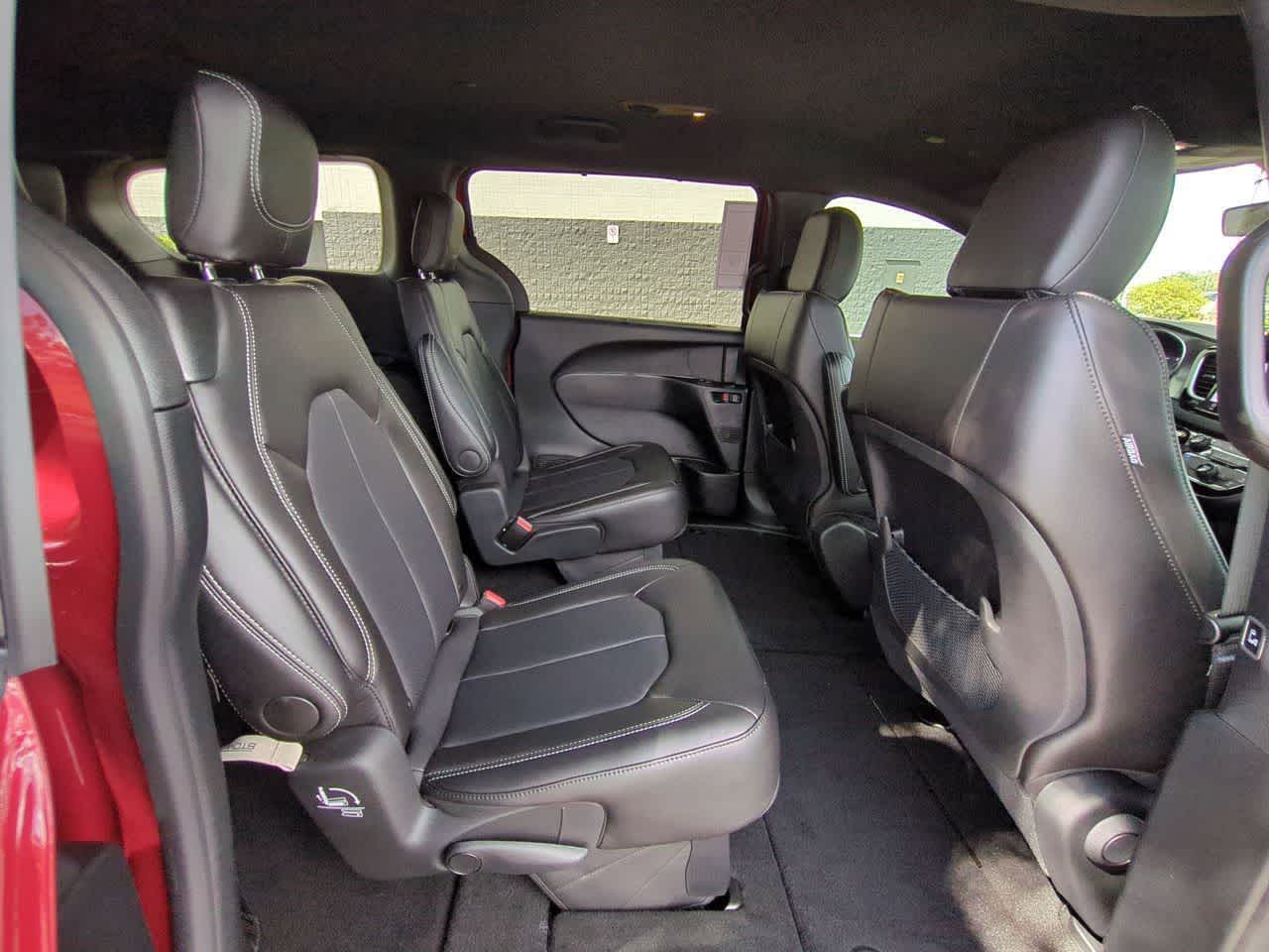 Thumbnail: 2026 Chrysler Voyager - 21