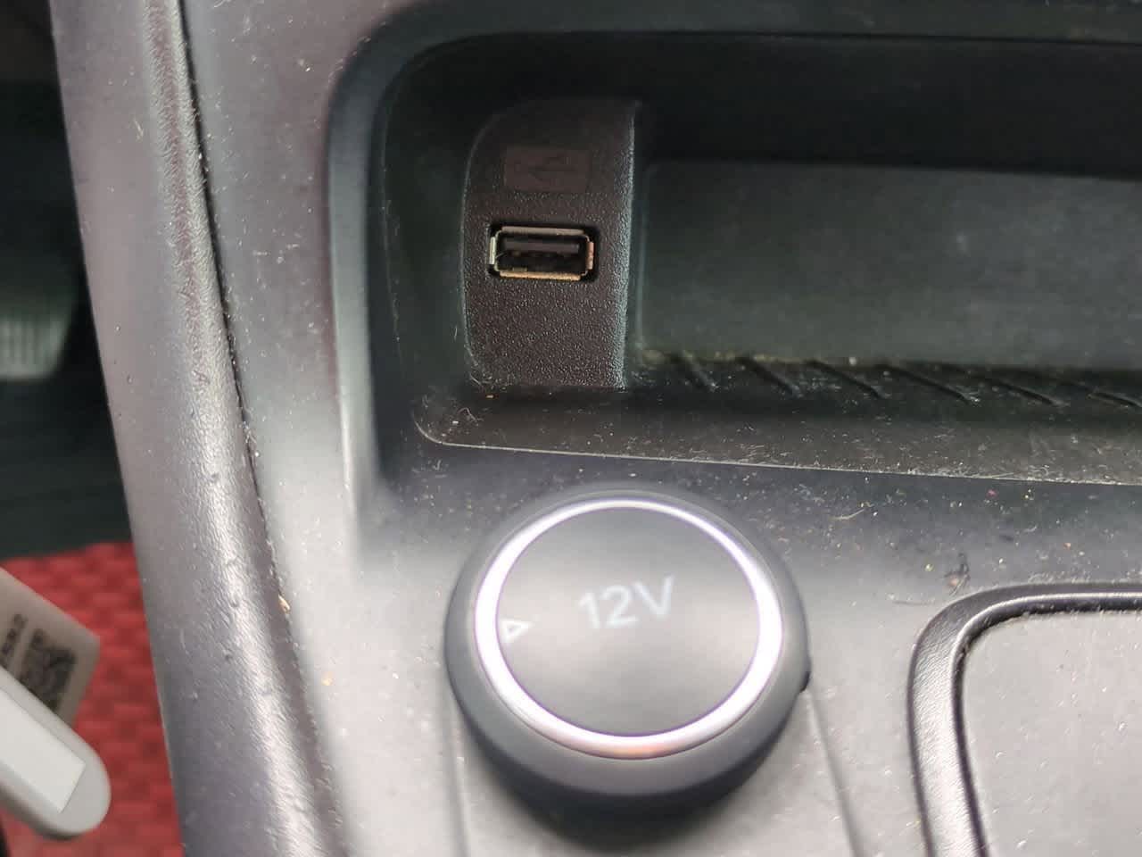 Thumbnail: 2015 Ford Focus - 30