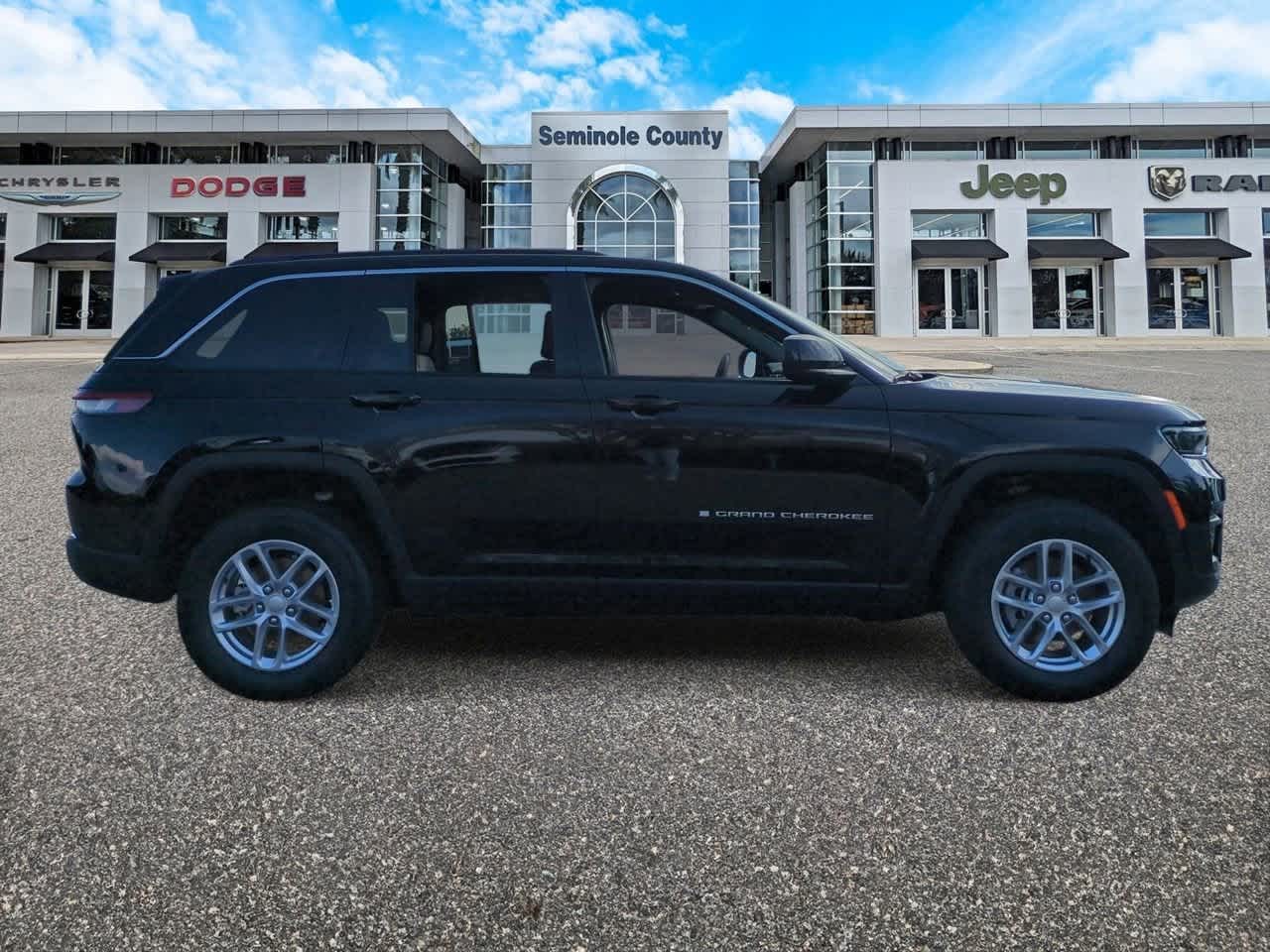 Thumbnail: 2025 Jeep Grand Cherokee - 9