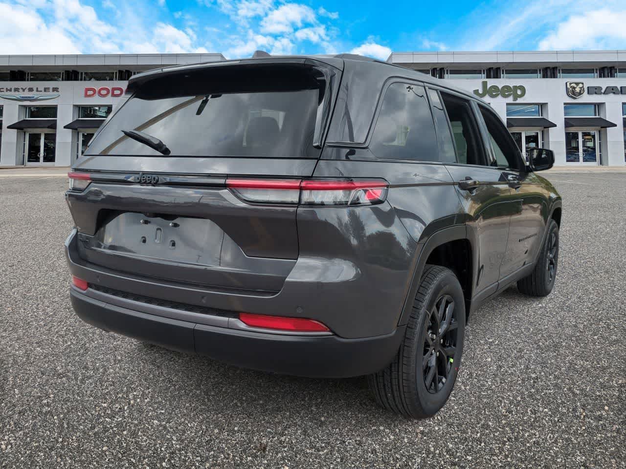 Thumbnail: 2026 Jeep Grand Cherokee - 8